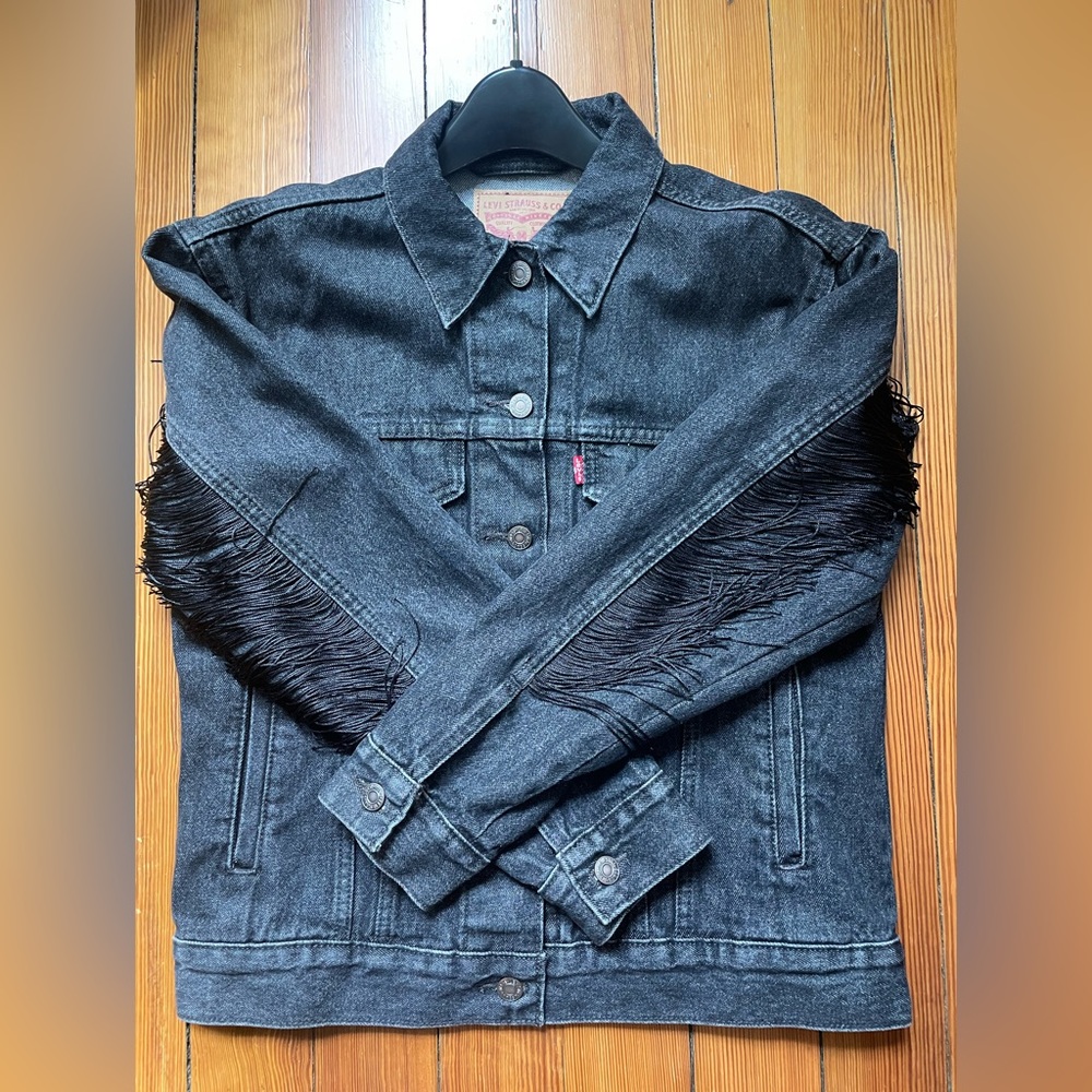 Levi’s denim jacket with FRINGE 😎